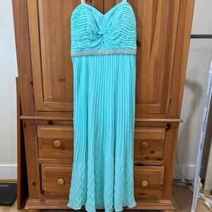 Chic Strapless Pleated Dress in Aqua